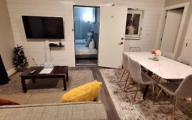 Two Bedroom Suite With Ac, Sleeps 8! Complimentary Snacks & Drinks